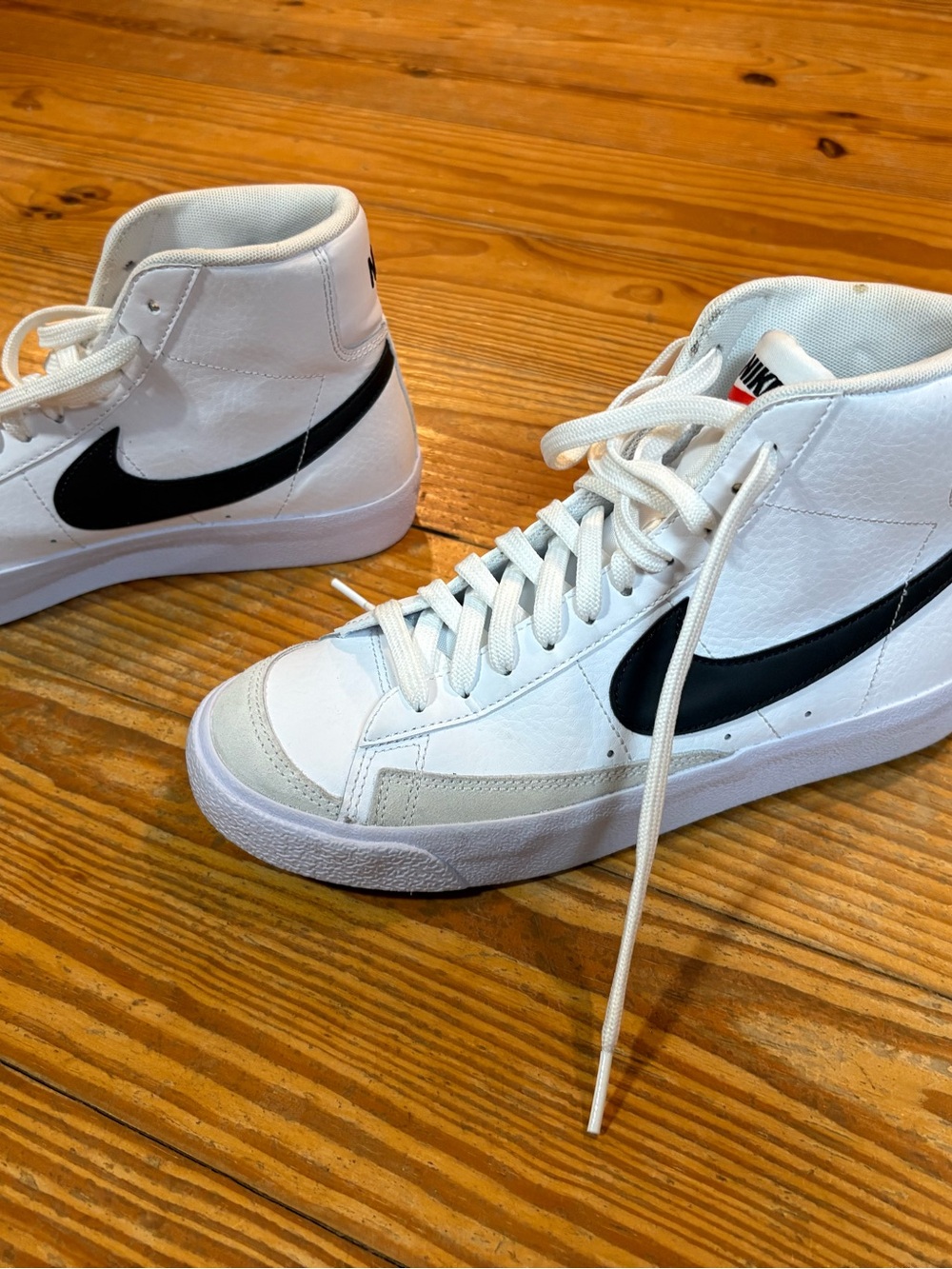 Nike - Picture 2 of 6